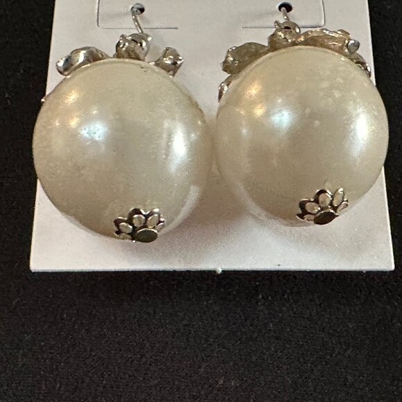 VINTAGE FAUX PEARL and RHINESTONE DANGLE EARRINGS - Picture 3 of 7